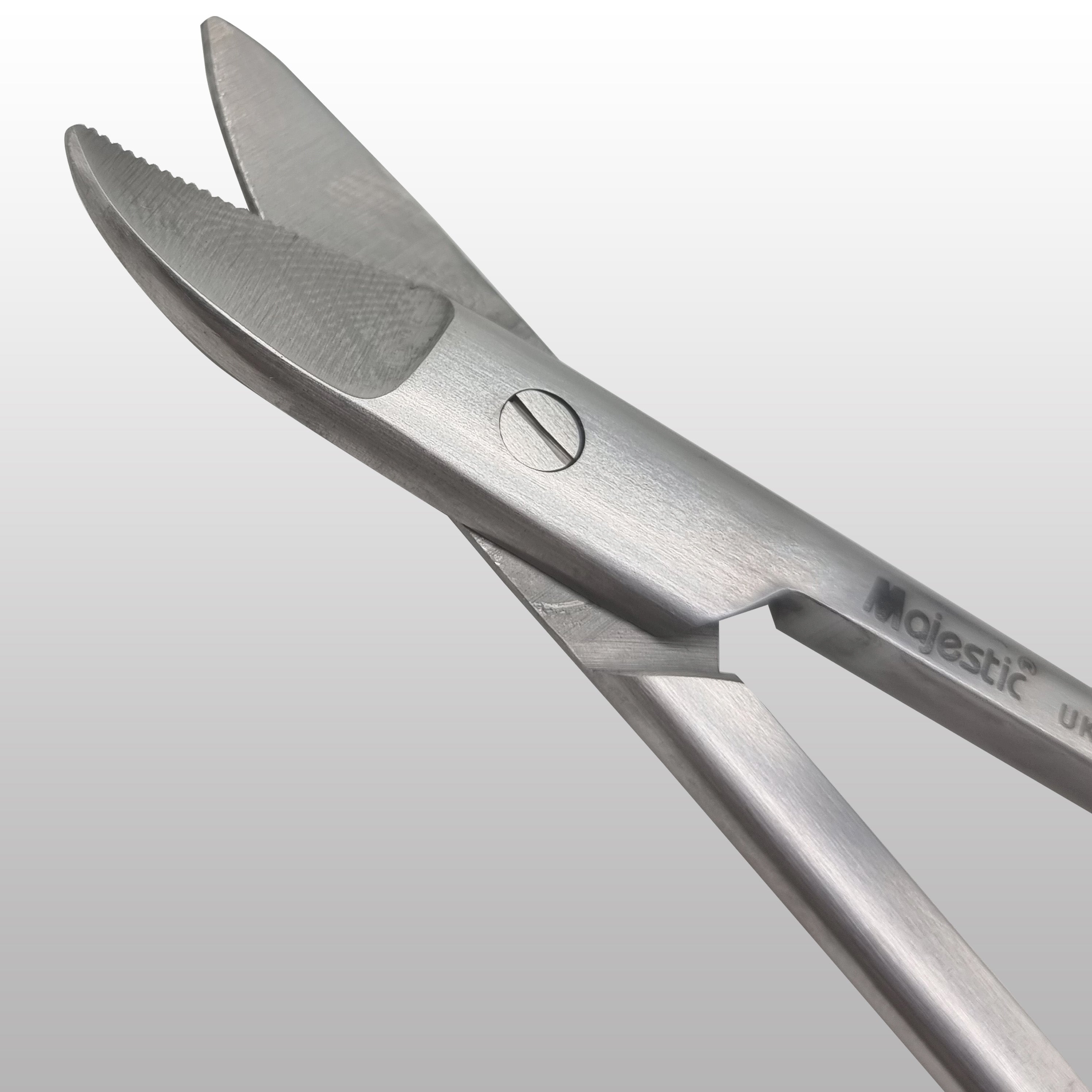 Scissors Beebe Curved Serrated